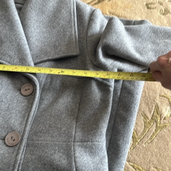 Tahari shawl collar long wool blend coat size L. Soft fabric - Picture 10 of 12